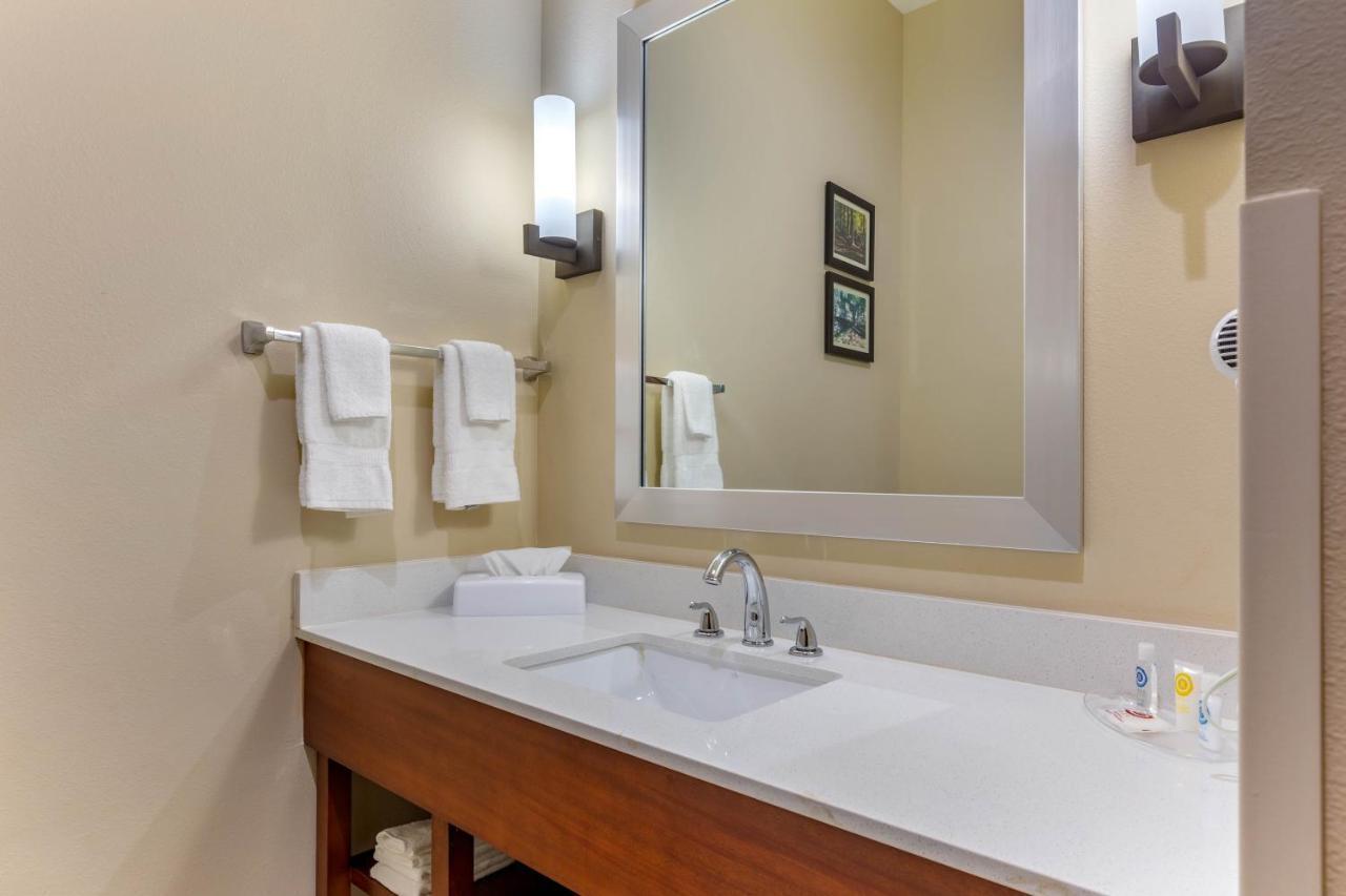 Comfort Suites Greensboro-High Point Exterior photo